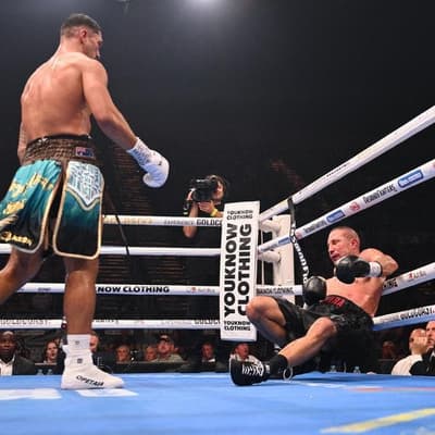 Savage Opetaia knockout seals world title defence