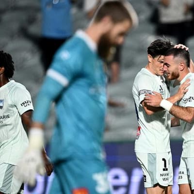 Sydney survive early ALM scare to sink Mariners