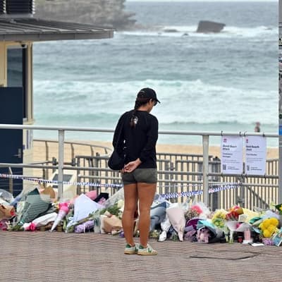 Fierce defence of police as nation mourns Bondi dead