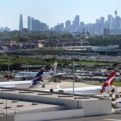 Man banned from Bondi after Jewish 'threat' mid-flight