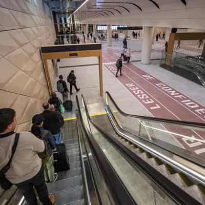 New walkway advises rushing commuters to breathe