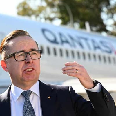 Qantas dumps ageing regional workhorse for sexier model