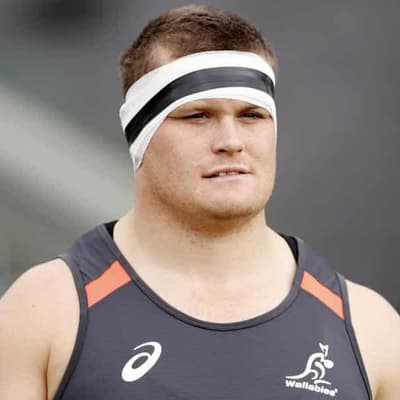 Wallabies' Robertson swaps scrums for study in new deal