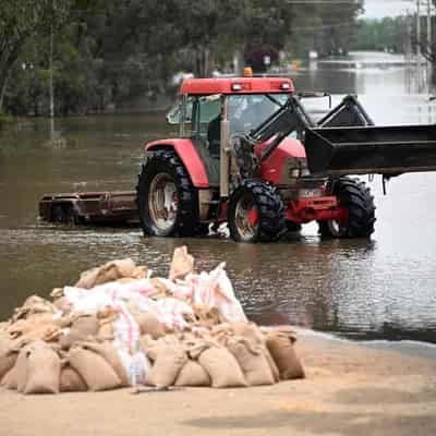 Flash floods follow front across Victoria