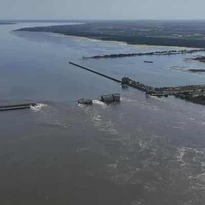 Zelenskiy visits flood-stricken southern Ukraine