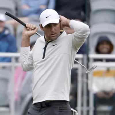 Scheffler ponders new putter in bold US Open play