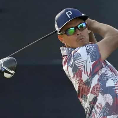 Fowler leads US Open after tying 36-hole scoring record