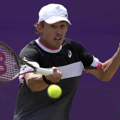 Alex de Minaur cruises into Queen's quarter-finals