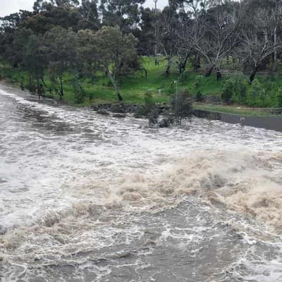 Potential dam failure south of Adelaide, SES warns