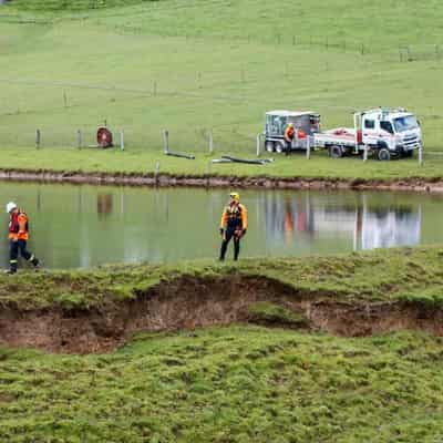 Dam failure fears continue for soaked Adelaide Hills