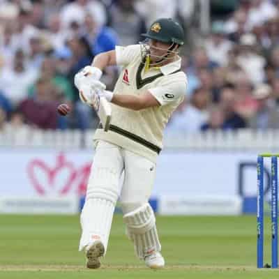 Warner's feet moving but hands are sore at Lord's