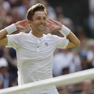 Broady stuns Ruud, Murray tantalisingly close at SW19