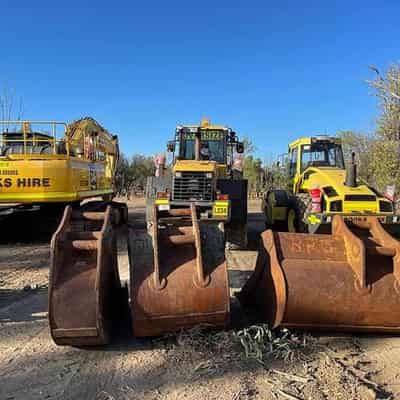 Woman protests as fracking rig heads for Beetaloo Basin