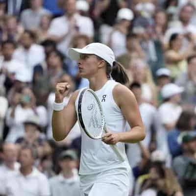 Swiatek saves match points to make Wimbledon quarters