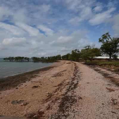 Traditional owners sign Crocodile Islands agreement