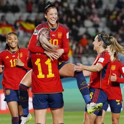 Five-star Spain seal World Cup knockout place