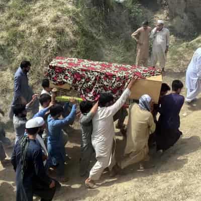 Mourners bury dead in Pakistan after massive bomb blast