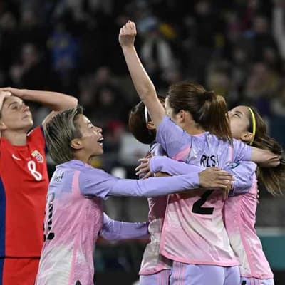 Japan slice up Norway to book WWC quarter-final