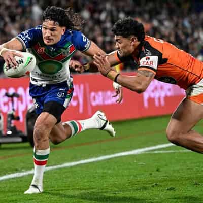 Warriors beat Wests Tigers to boost NRL top-four hopes