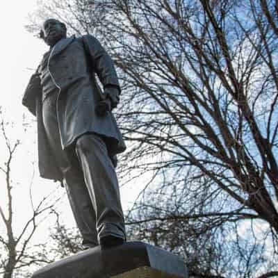 Statue of divisive premier to fall after council vote