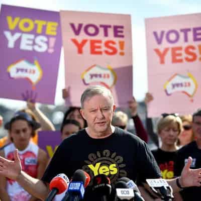 Thousands of vollies rally for referendum start gun