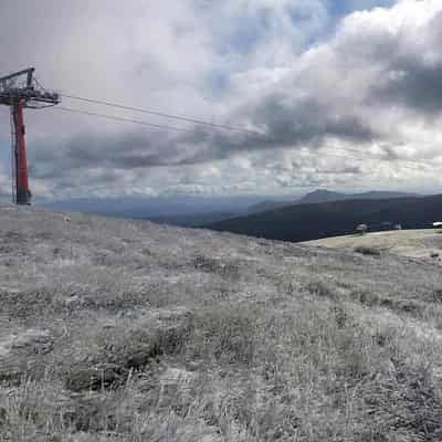 Snow season ends early for half of Vic's alpine resorts