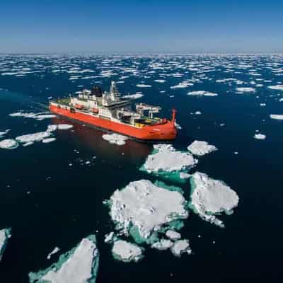 Icebreaker heads to Antarctic station on rescue mission