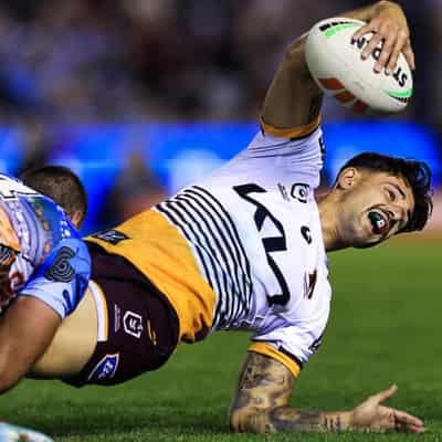 Arthars set to pip Oates for Broncos wing spot