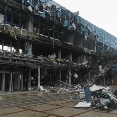 Russia strikes Ukraine grain port ahead of talks