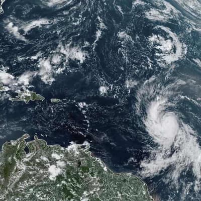 Hurricane Lee charges through open Atlantic waters