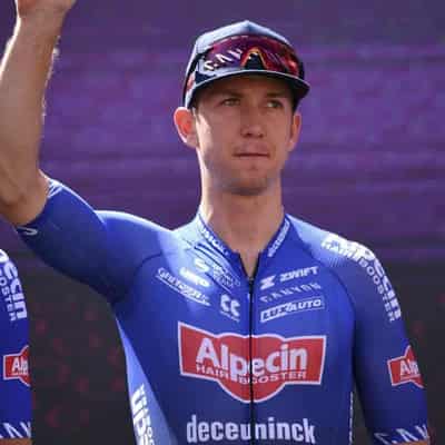 Groves crashes but increases points lead at La Vuelta