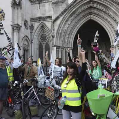 Supporters urge freedom for Assange in UK bike protest