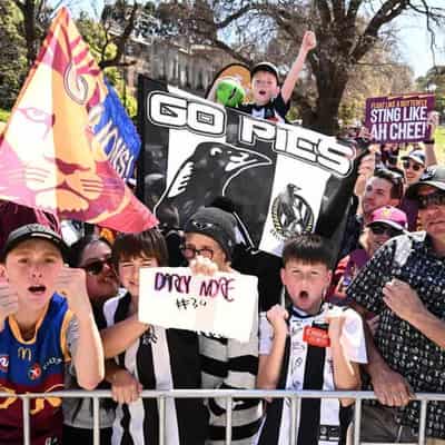 Magpies fans swoop as Lions fans roar at AFL parade