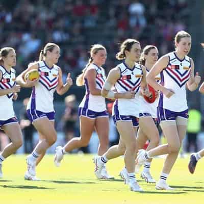 Fremantle survive Tigers surge, into AFLW top eight