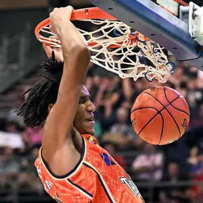 Taipans beat Phoenix after Cook suffers eye injury