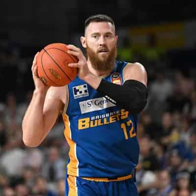 Aron Baynes, Mayen ejected as Taipans beat Bullets