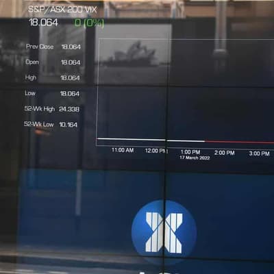 Aust shares close a smidge higher to extend win streak