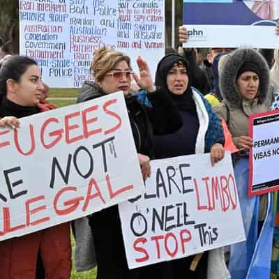 Protesters seek permanent visas for refugees