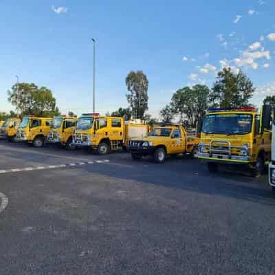 Qld firefighters battle blazes as extreme alerts remain