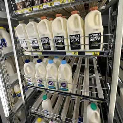 Supermarkets deny milk shortages as strike continues