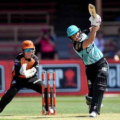 Harris breaks WBBL records and bat in Heat win