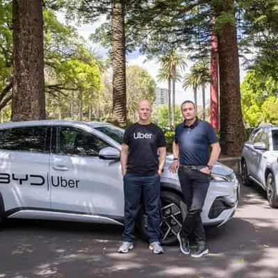 Uber drivers offered 10,000 electric cars in EV push