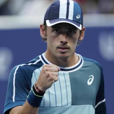 De Minaur digs deep to reach last-16 of Paris Masters