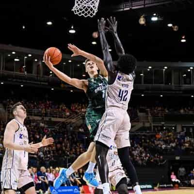 Breakers stop the rot with NBL win over Taipans