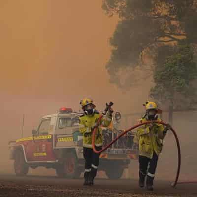 Evacuation centres set up as fires threaten homes in WA