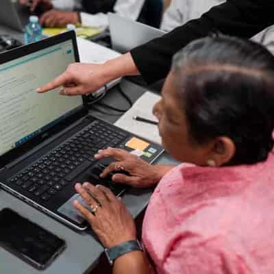 Learning digital skills helping migrants with job hunt