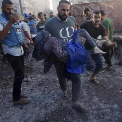 Australian family flees Gaza war-zone to safety