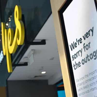 'Up all night' Optus woos small businesses after outage