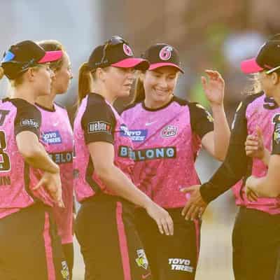 Carmichael cameo gives Sydney last-ball WBBL win