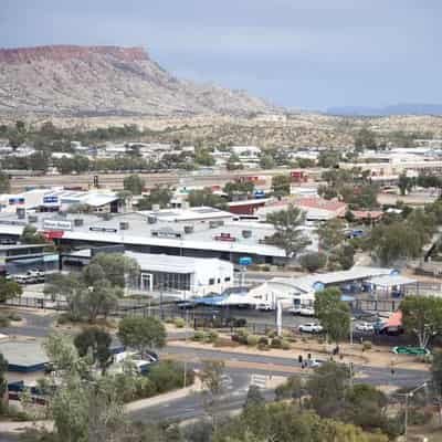 Extra cops for Alice Springs in 'zero tolerance' summer